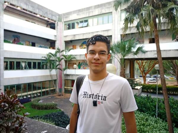 Arthur saiu de Divinópolis para morar em Belo Horizonte para cursar História na UFMG. Foto: Arquivo Pessoal Arthur saiu de Divinópolis para morar em Belo Horizonte para cursar História na UFMG. Foto: Arquivo Pessoal